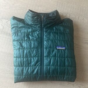 Patagonia medium green light shell puffy jacket